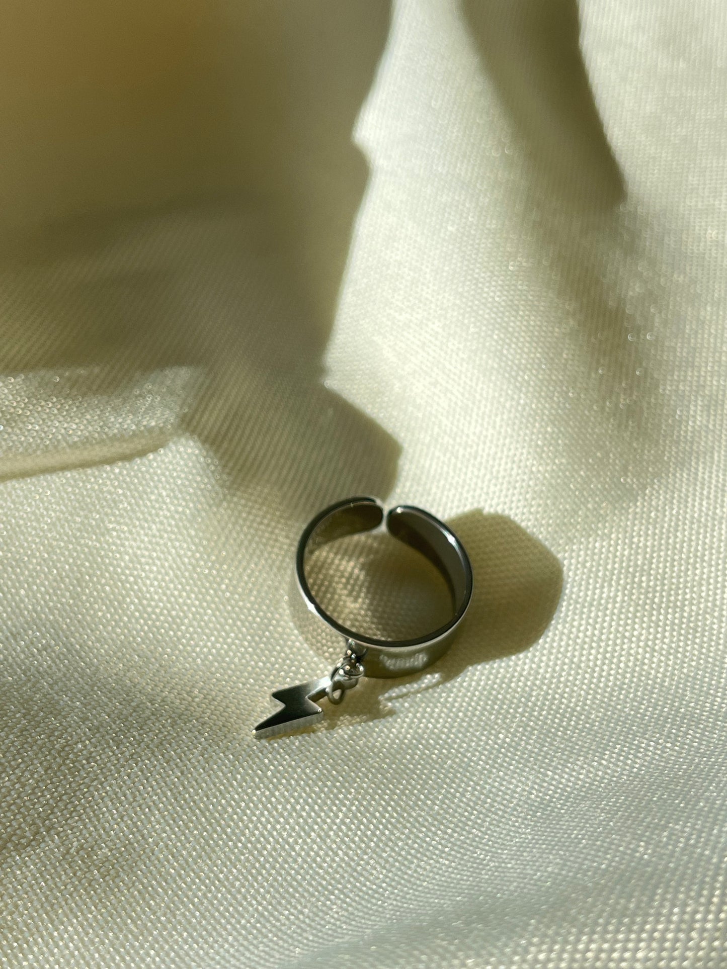 Bague breloque éclair argenté